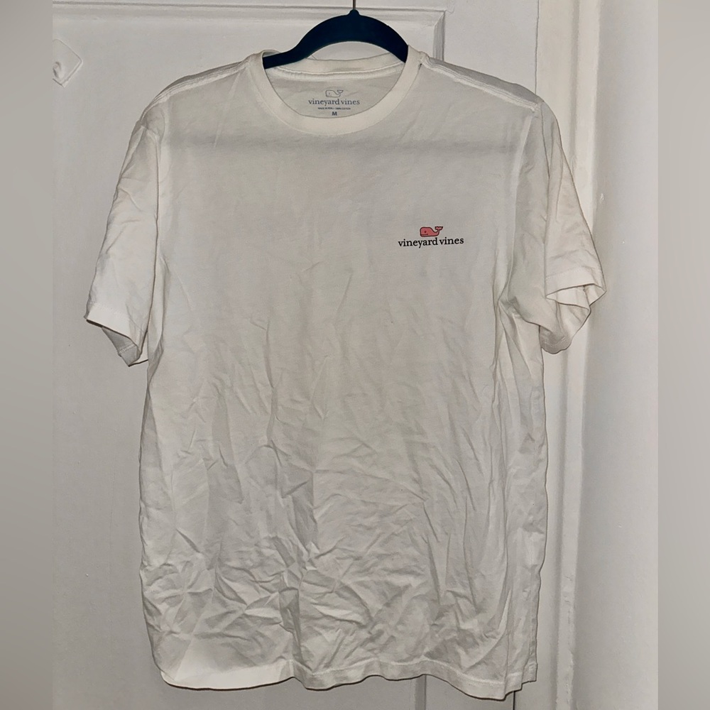 Vineyard vines t shirt size medium
